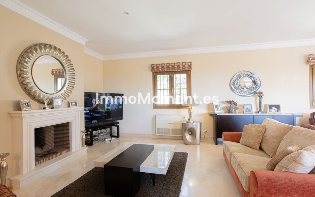 Resale - Villa - El Paraiso - New Golden Mile