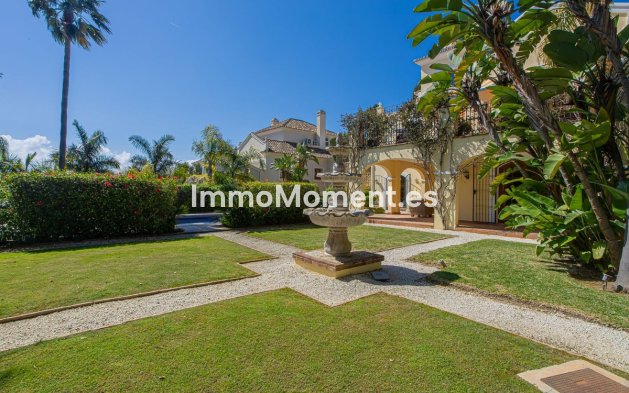 Resale - Villa - El Paraiso - New Golden Mile