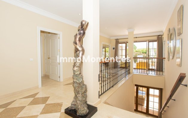 Resale - Villa - El Paraiso - New Golden Mile