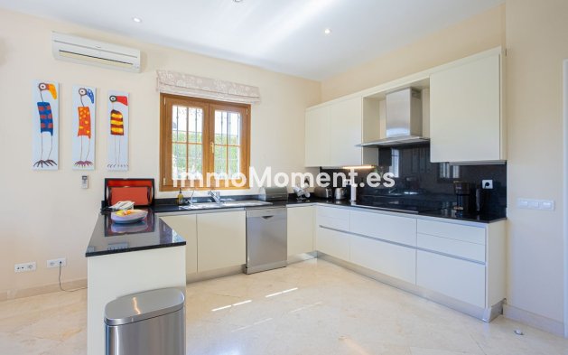 Resale - Villa - El Paraiso - New Golden Mile