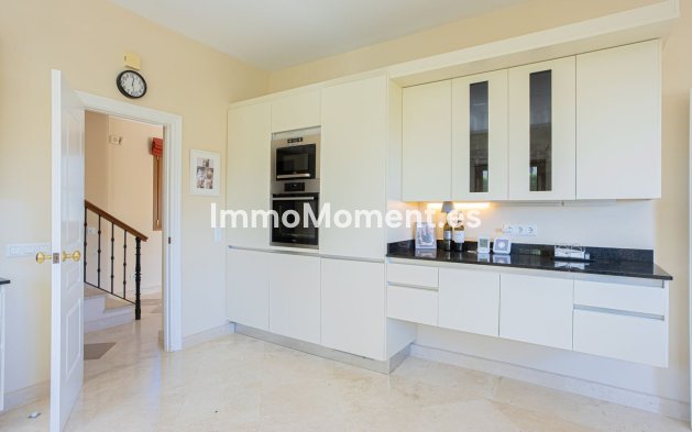Resale - Villa - El Paraiso - New Golden Mile