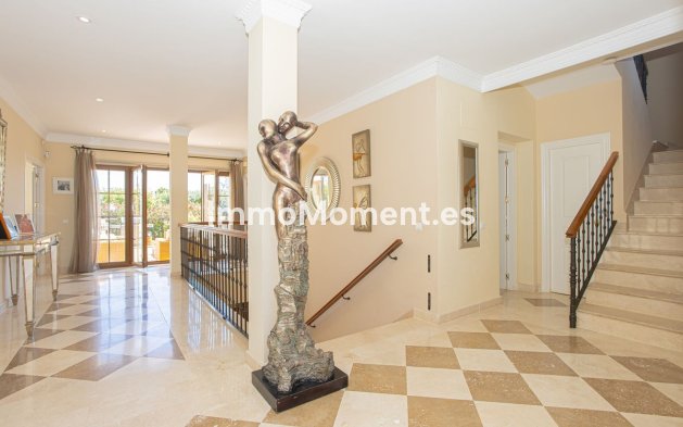 Resale - Villa - El Paraiso - New Golden Mile