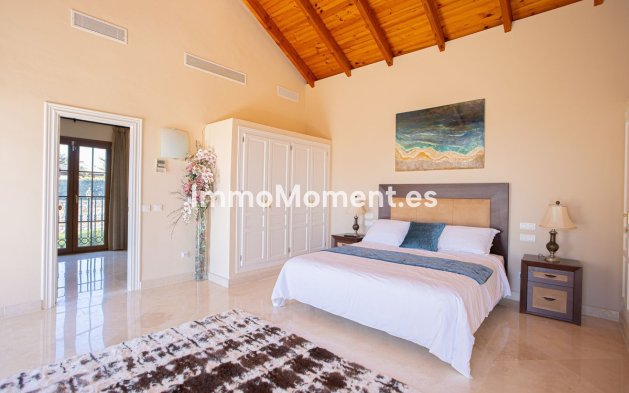 Resale - Villa - El Paraiso - New Golden Mile