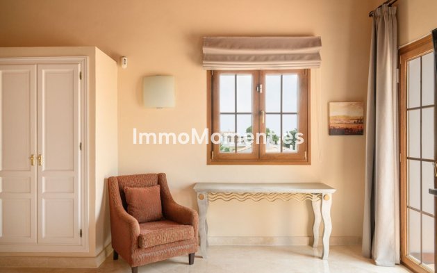 Resale - Villa - El Paraiso - New Golden Mile