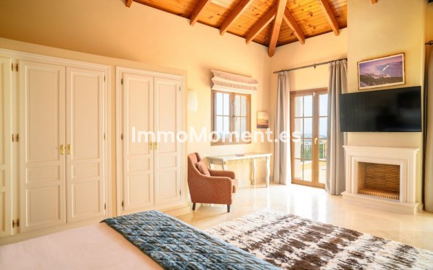 Resale - Villa - El Paraiso - New Golden Mile