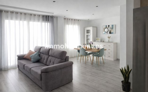 Wiederverkauf - Wohnung -   Inländisch - Alhaurín el Grande Centro