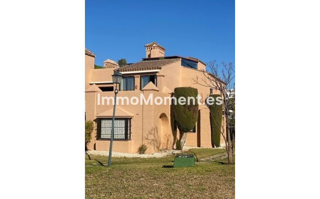 Resale - Apartment - Estepona - Atalaya