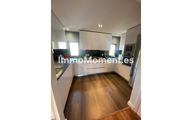 Resale - Apartment - Estepona - Atalaya