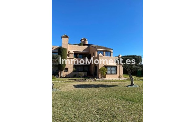 Resale - Apartment - Estepona - Atalaya