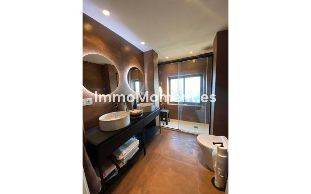 Resale - Apartment - Estepona - Atalaya