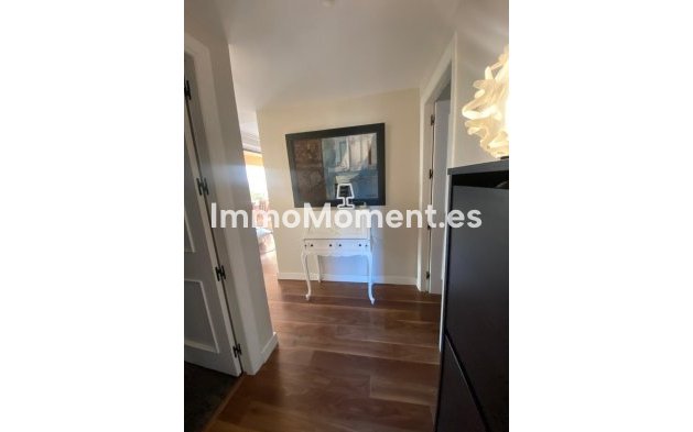 Resale - Apartment - Estepona - Atalaya