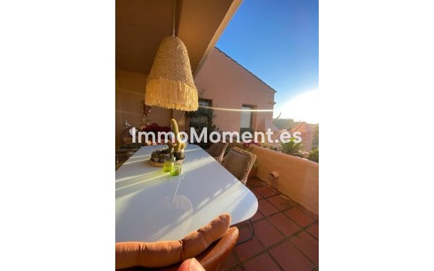 Resale - Apartment - Estepona - Atalaya