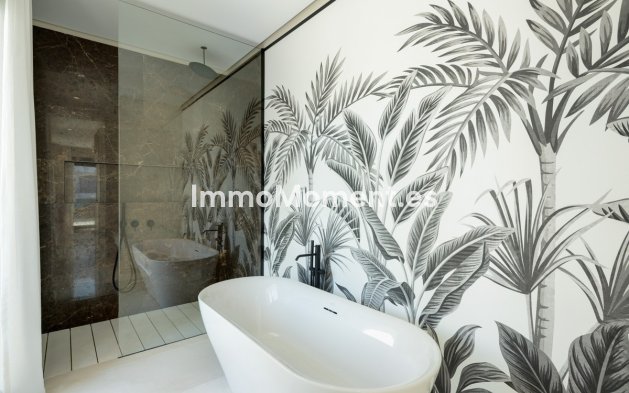 Wiederverkauf - Villa - Marbella - Nueva Andalucía