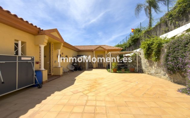 Resale - Villa - Inland  - Coín