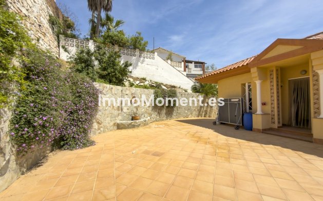 Resale - Villa - Inland  - Coín