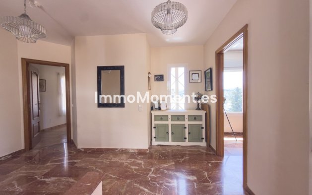 Resale - Villa - Inland  - Coín