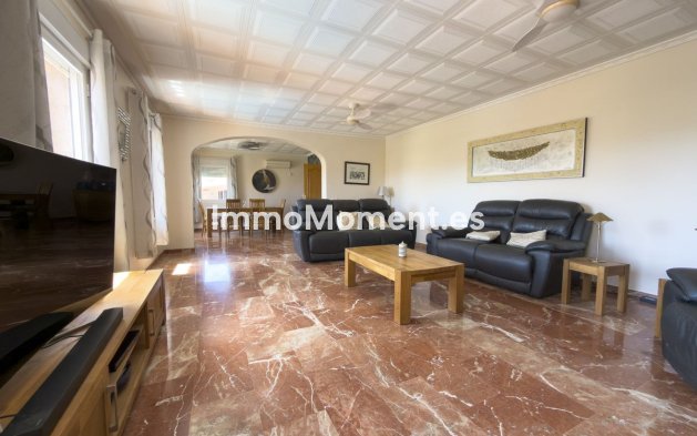 Resale - Villa - Inland  - Coín