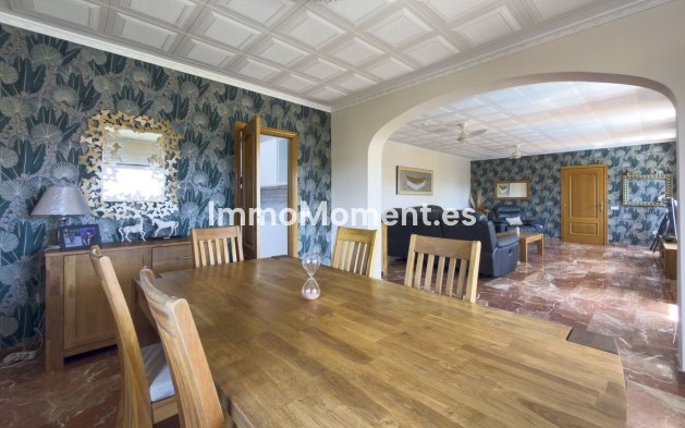 Resale - Villa - Inland  - Coín