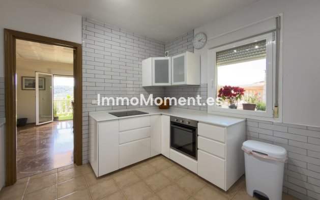 Resale - Villa - Inland  - Coín