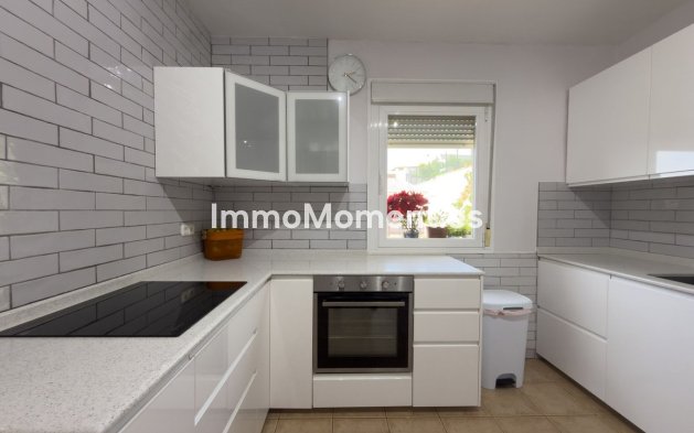 Resale - Villa - Inland  - Coín