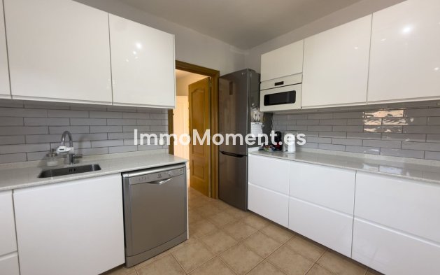 Resale - Villa - Inland  - Coín