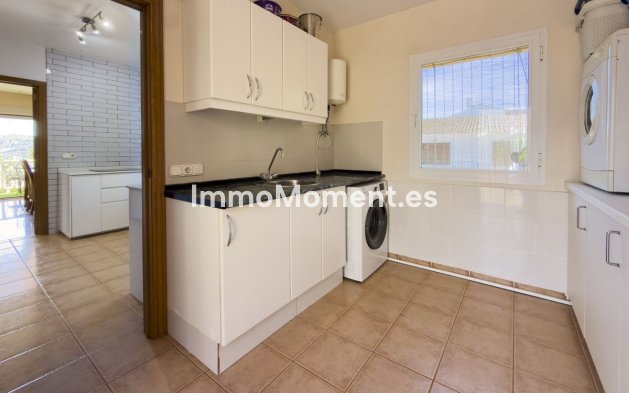 Resale - Villa - Inland  - Coín