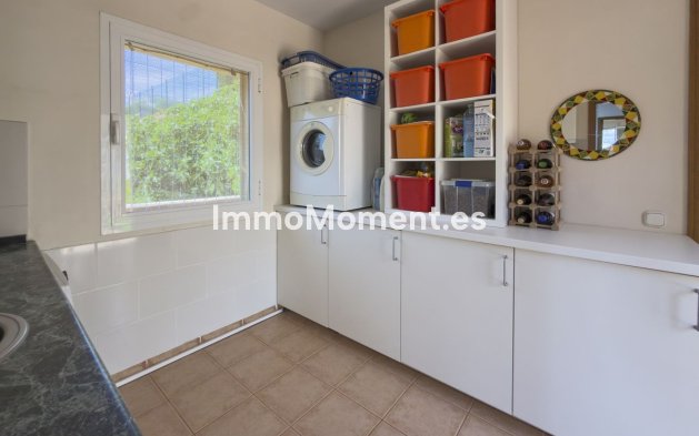 Resale - Villa - Inland  - Coín