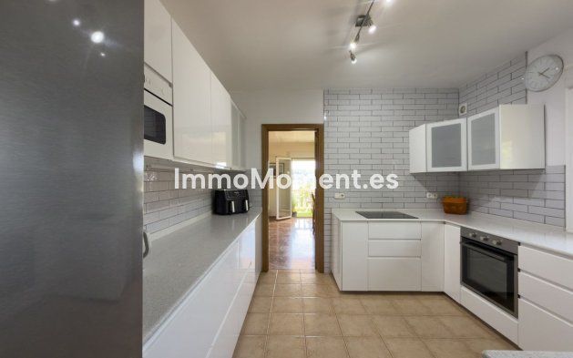 Resale - Villa - Inland  - Coín