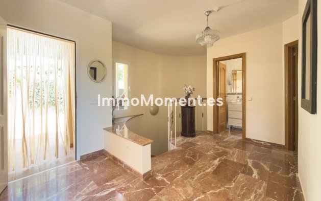 Resale - Villa - Inland  - Coín