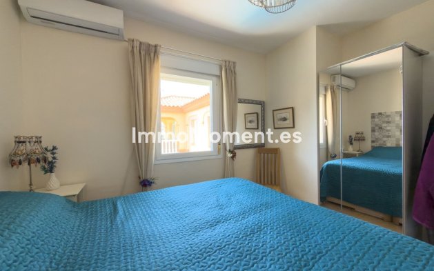 Resale - Villa - Inland  - Coín