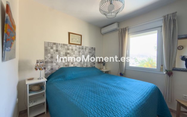 Resale - Villa - Inland  - Coín