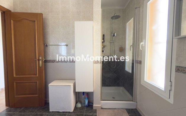 Resale - Villa - Inland  - Coín