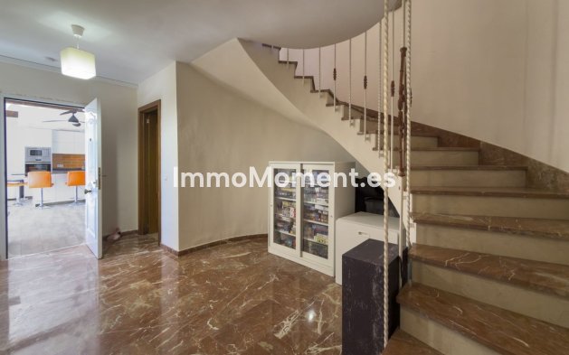 Resale - Villa - Inland  - Coín