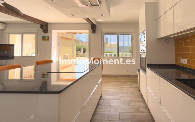 Resale - Villa - Inland  - Coín