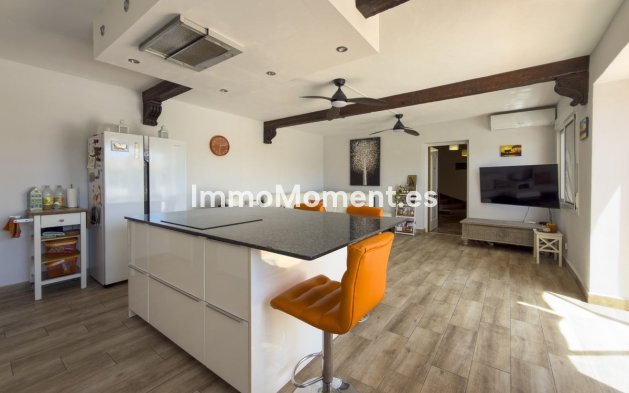 Resale - Villa - Inland  - Coín