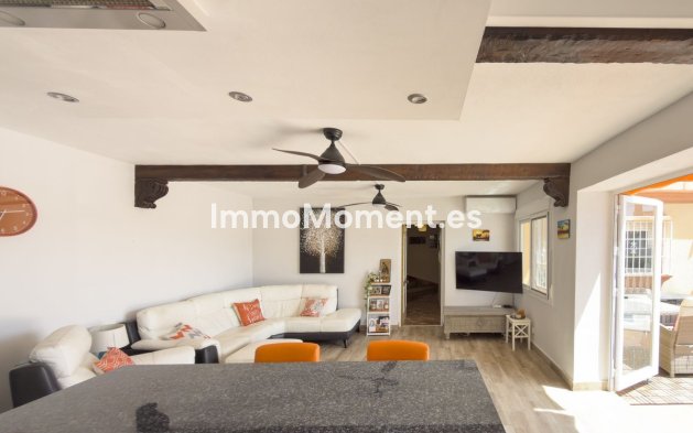 Resale - Villa - Inland  - Coín