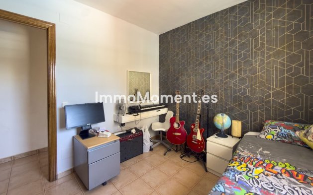 Resale - Villa - Inland  - Coín