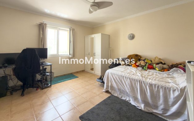 Resale - Villa - Inland  - Coín