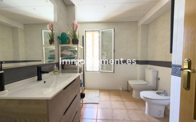 Resale - Villa - Inland  - Coín