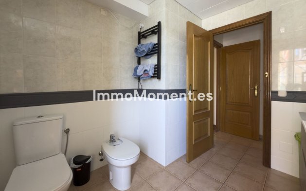 Resale - Villa - Inland  - Coín