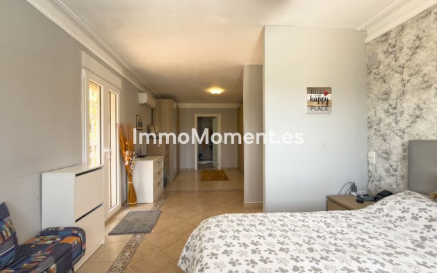 Resale - Villa - Inland  - Coín