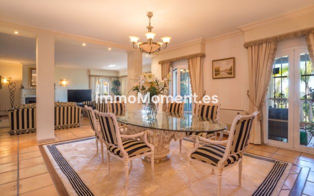 Revente - Villa - Marbella - Altos de los Monteros