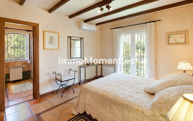 Revente - Villa - Marbella - Altos de los Monteros