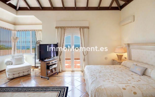 Revente - Villa - Marbella - Altos de los Monteros