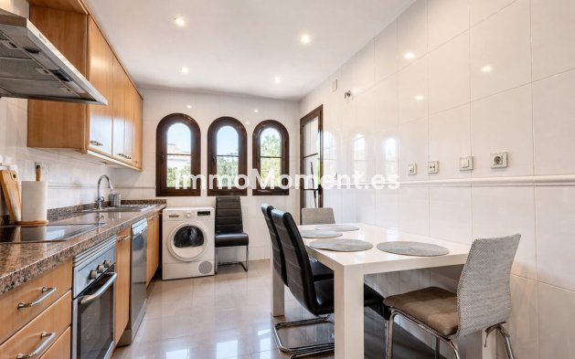 Resale - Apartment - Estepona - Hacienda del Sol