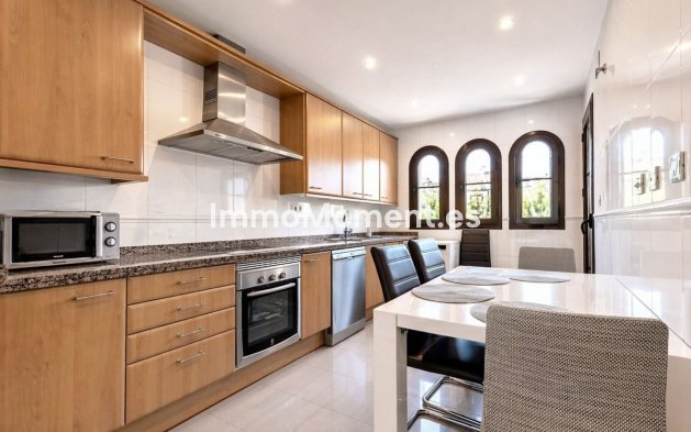 Resale - Apartment - Estepona - Hacienda del Sol