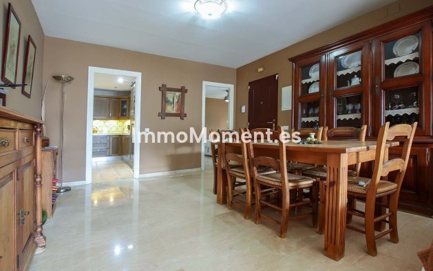 Resale - Apartment - Marbella - Puerto Banús