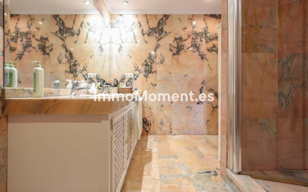 Resale - Apartment - Marbella - Puerto Banús