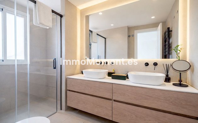 Revente - Maison mitoyenne - Estepona  - Estepona Centro