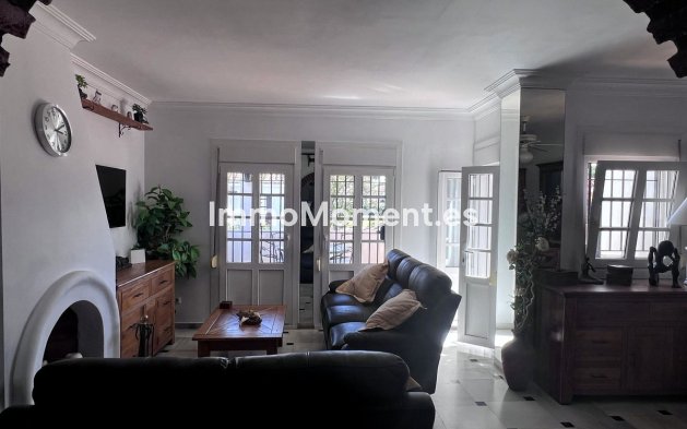 Resale - Apartment - Estepona - Benamara